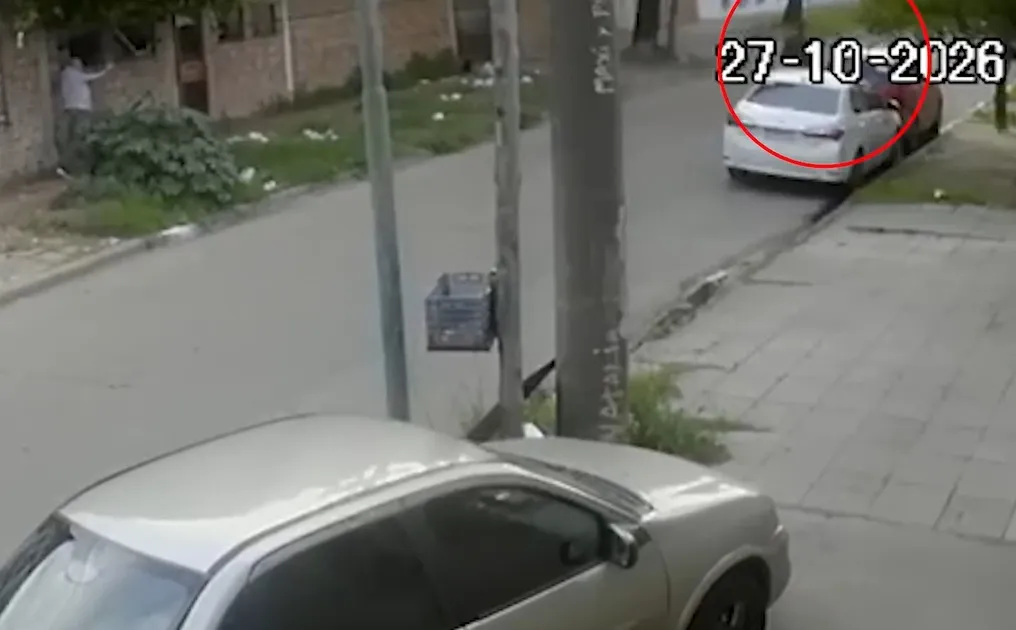 Un policía mató a un delincuente que intentó robarle el auto en San Martín y detuvieron a un cómplice de 14 años
