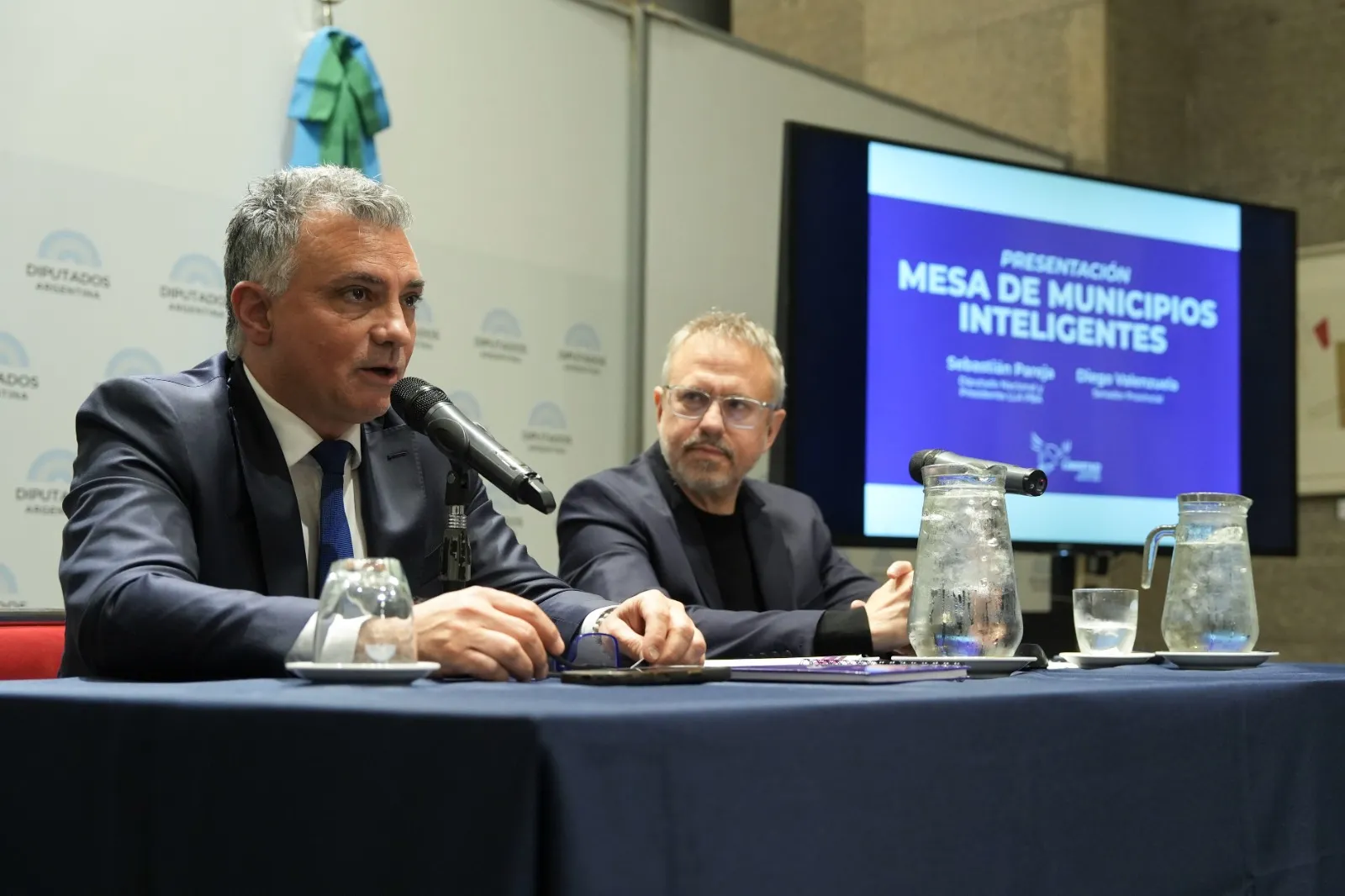Pareja y Valenzuela compartieron un encuentro sobre "Municipios Inteligentes": "La Provincia necesita desesperadamente un cambio de rumbo"