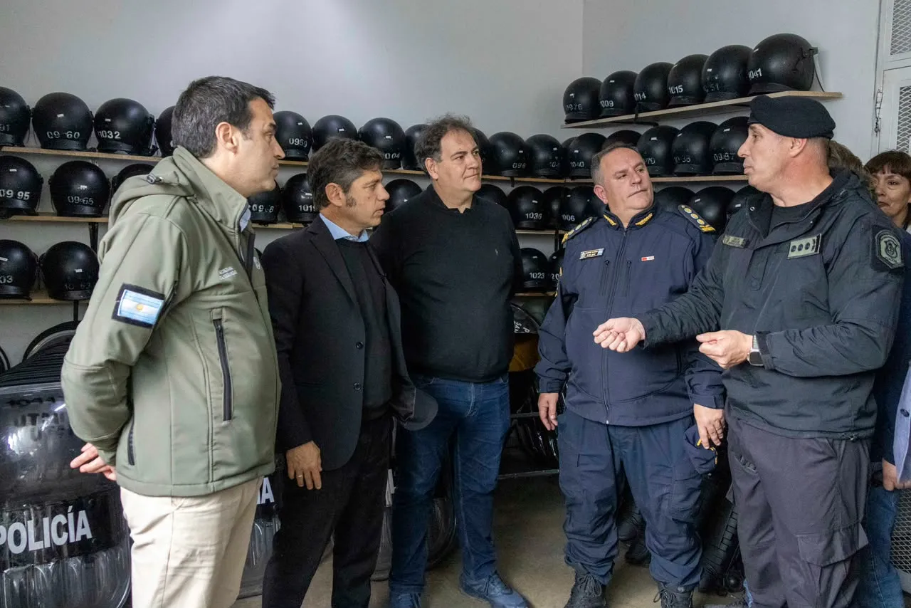Kicillof y Lanús recorrieron la nueva base de la UTOI en Villa Adelina