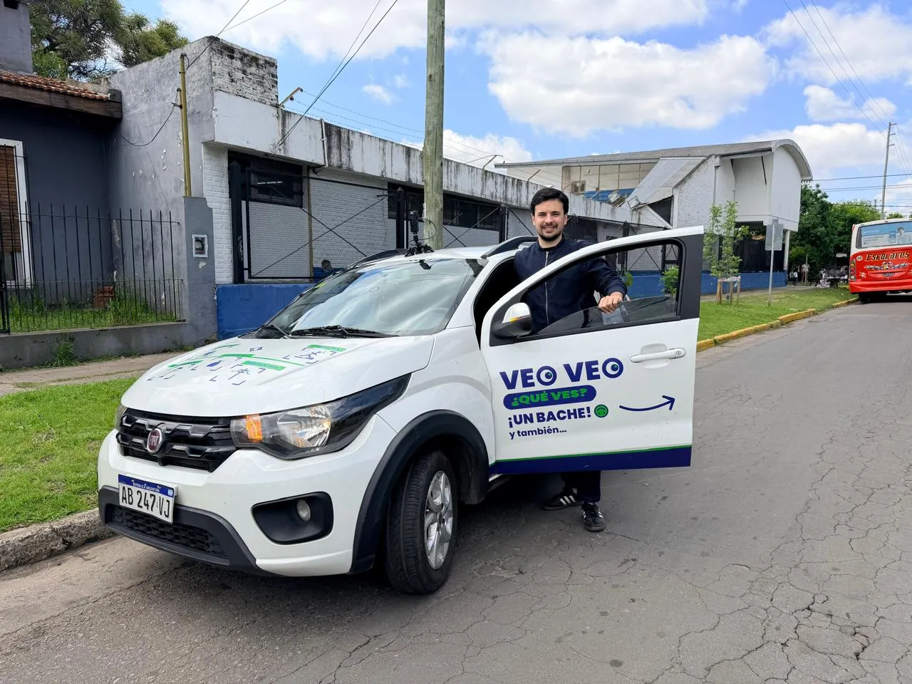 Un auto con inteligencia artificial recorrerá las calles de Tigre para detectar baches, basura y otros problemas rovira veo veo auto IA