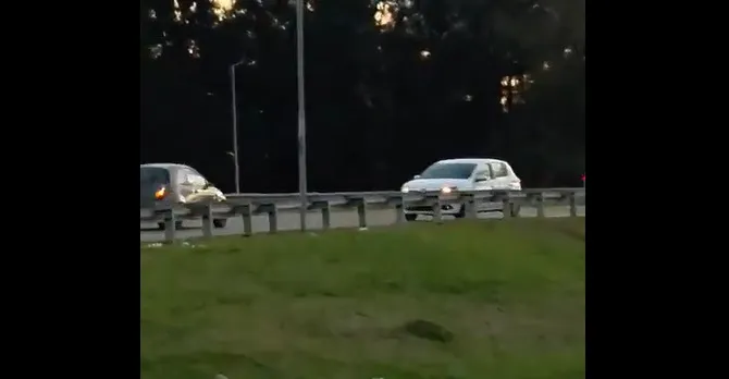 Peligro en Panamericana: circuló a contramano en plena hora pico para llegar a una bajada