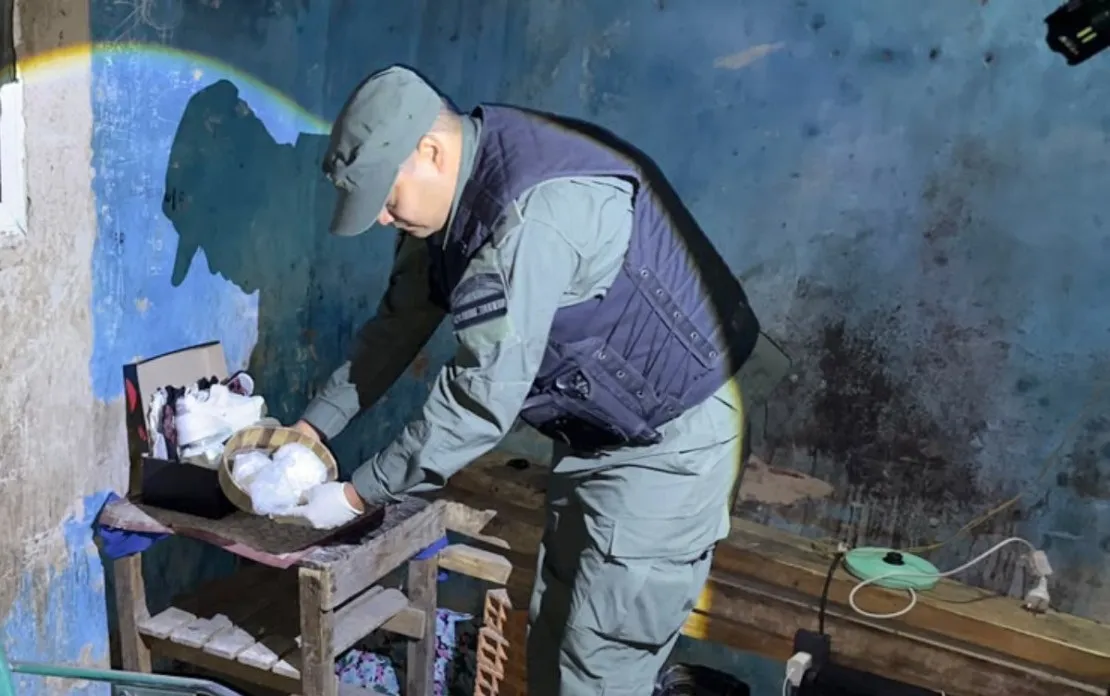 Descubrieron un búnker de drogas en Malvinas Argentinas tras perseguir a tres hombres que intentaron escapar de Gendarmería