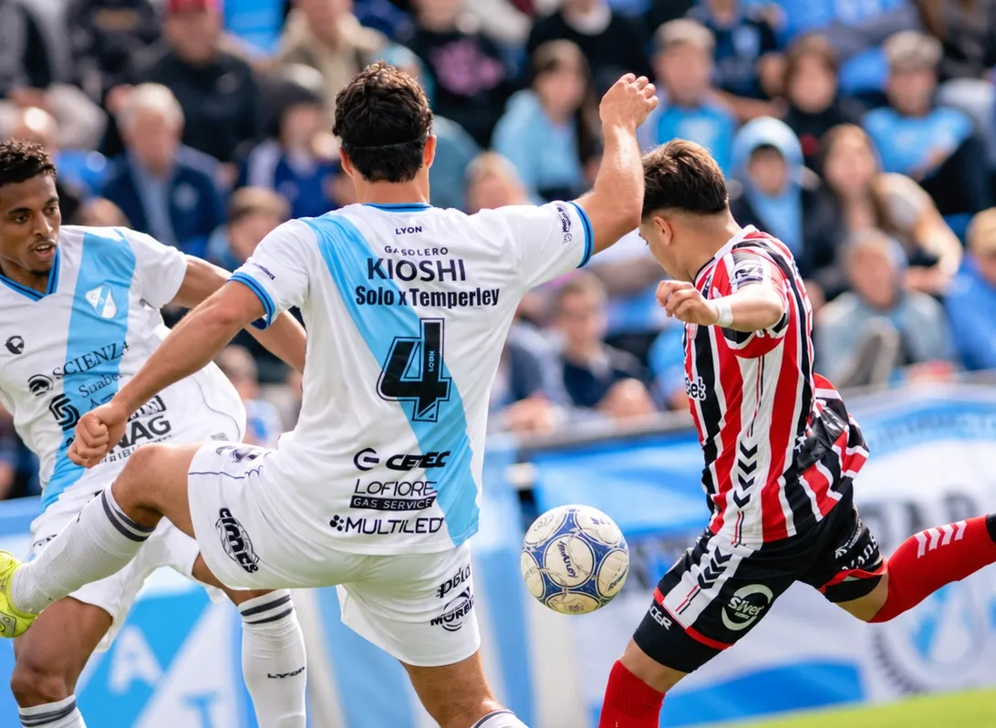 Chacarita le ganó a Temperley en la última y salió momentáneamente de la zona de descenso