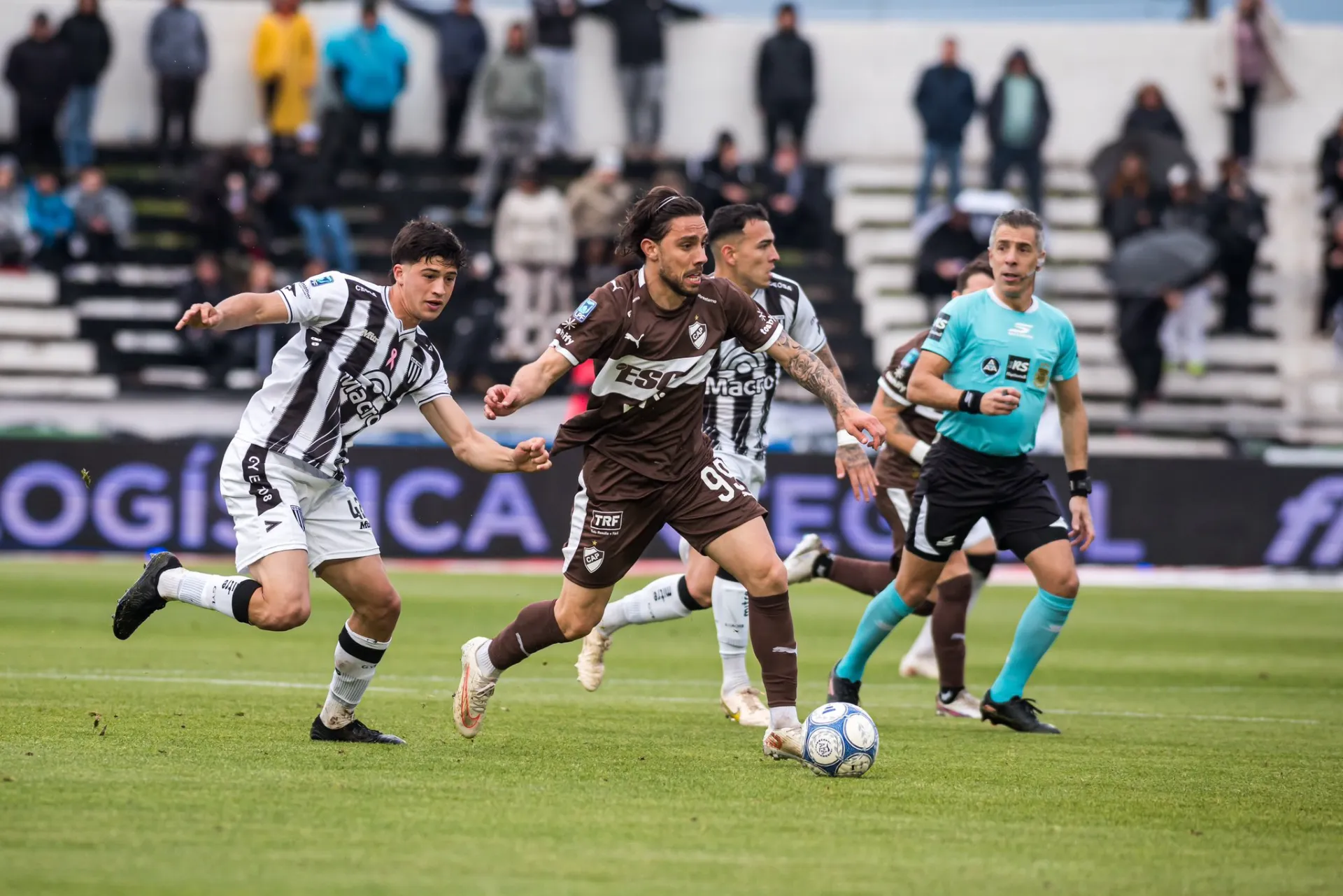Platense le ganó en la última jugada a Gimnasia en Mendoza y rompió la racha de siete fechas sin victorias